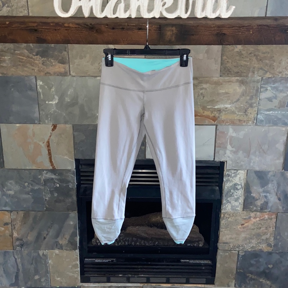 0322 Lululemon Salutation pant 21” size 6